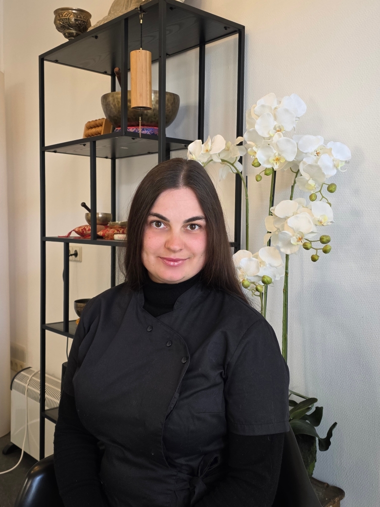 Victoriia - Nagelstyliste bij Younique Skincare